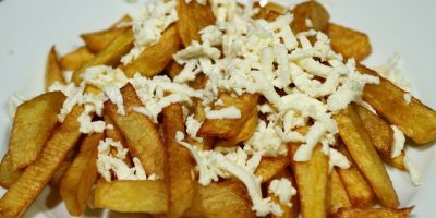 cartofi-prajiti-cu-branza